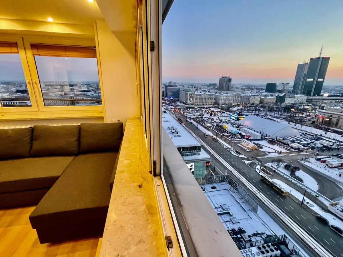 Butas Red Centrum: Panoramic Views With High-speed Wi-fi And Smart Entertainment *