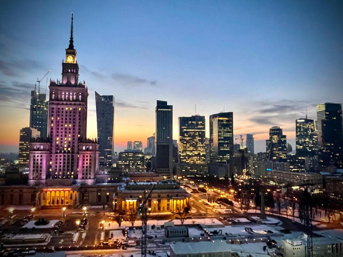 Red Centrum: Panoramic Views With High-speed Wi-fi And Smart Entertainment Butas Warsaw