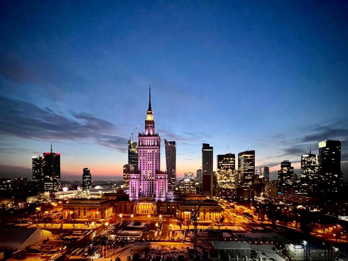 Butas Red Centrum: Panoramic Views With High-speed Wi-fi And Smart Entertainment *