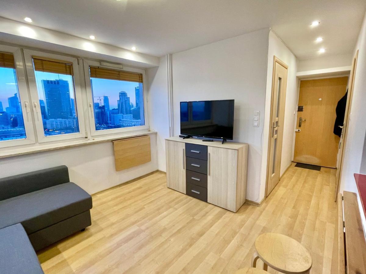 Red Centrum: Panoramic Views With High-speed Wi-fi And Smart Entertainment Butas Warsaw