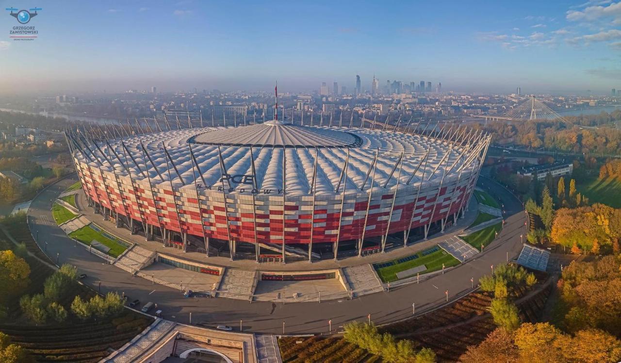 Butas Red Centrum: Panoramic Views With High-speed Wi-fi And Smart Entertainment *